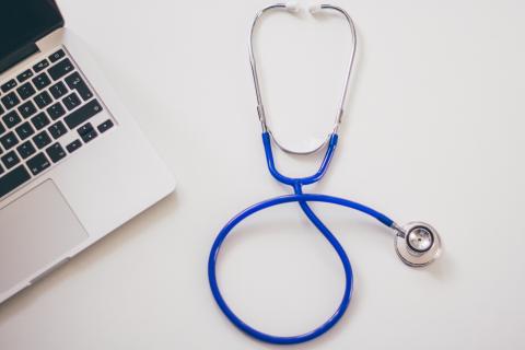 computer-desk-laptop-stethoscope-48604